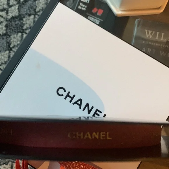 100% Genuine Chanel Ribbon dark Pink & gold 2 Yards 6 feet 72 inches - Picture 9 of 9